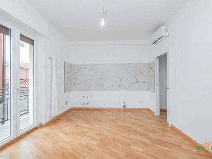 Appartamento trilocale in vendita in Via Eugenio Villoresi, Bresso