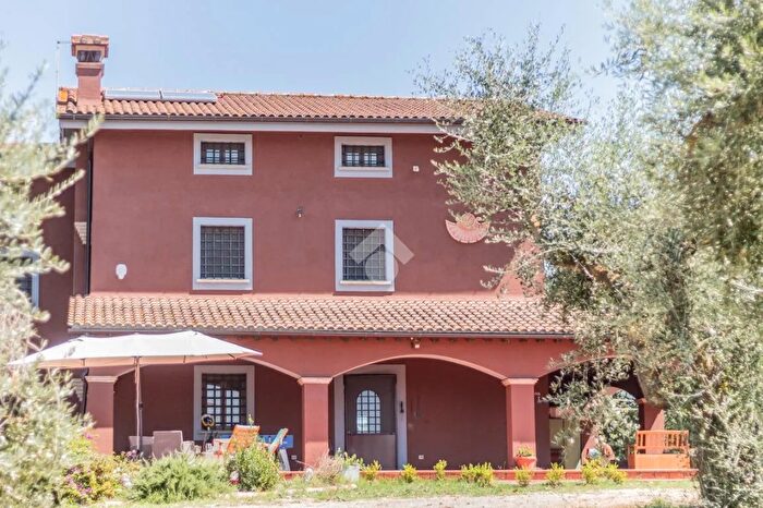 Casa con 10 locali in vendita in Via della Lobbra, Bracciano