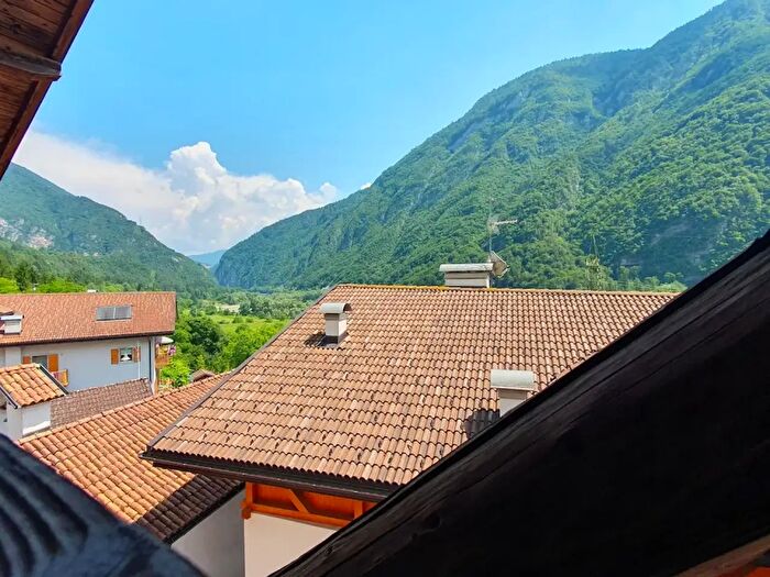 Appartamento quadrilocale in vendita in Frazione Pez, Tre Ville