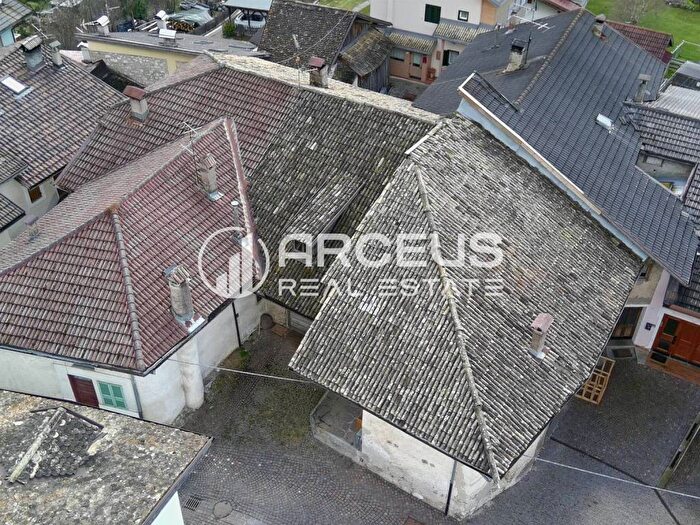 Casa con 6 locali in vendita in Via Giantrettel Panchià, Panchià