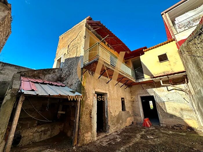 Casa con 8 locali in vendita in Vico, Casagiove