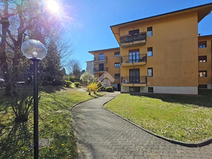 Appartamento quadrilocale in vendita in Via Bruno Buozzi, Besana In Brianza