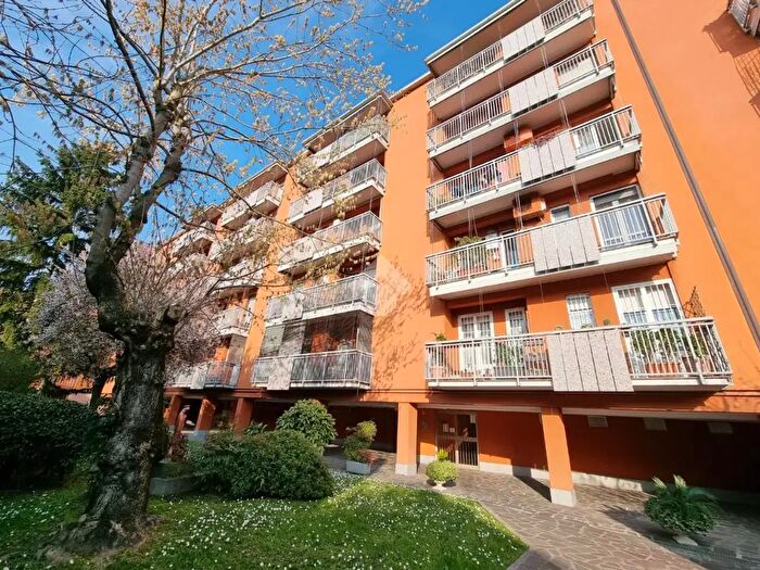 Appartamento quadrilocale in vendita in Via Novara, Milano