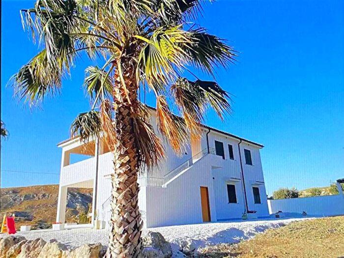 Appartamento trilocale in affitto in contrada stretto, Montallegro