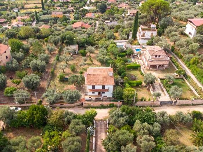 Casa con 5 locali in vendita in Via di Campomaggiore Fara in Sabina, Fara In Sabina