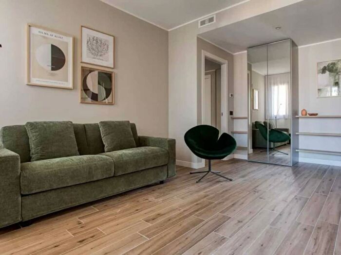 Appartamento trilocale in affitto in Via Giovanni Pastorelli, Navigli Darsena, Milano