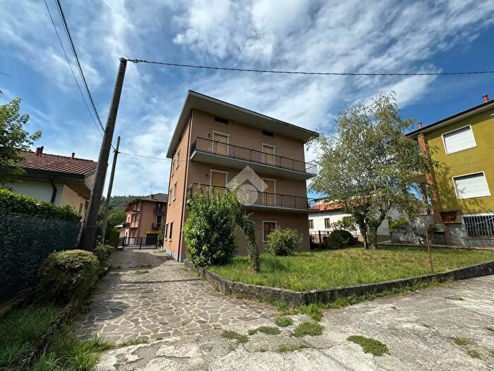 Casa con 9 locali in vendita in Via Ramera, Ponteranica