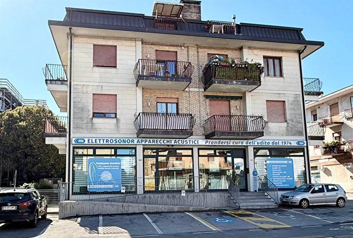 Appartamento con 6 locali in vendita in Via Formica, Vicenza