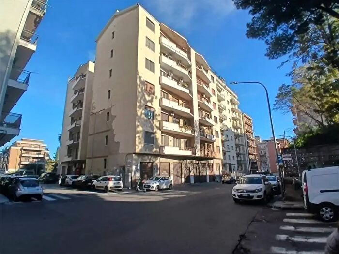 Appartamento con 5 locali in vendita in Via Fimia, Catania