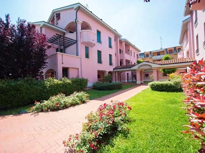 Appartamento con 6 locali in vendita in Rolo