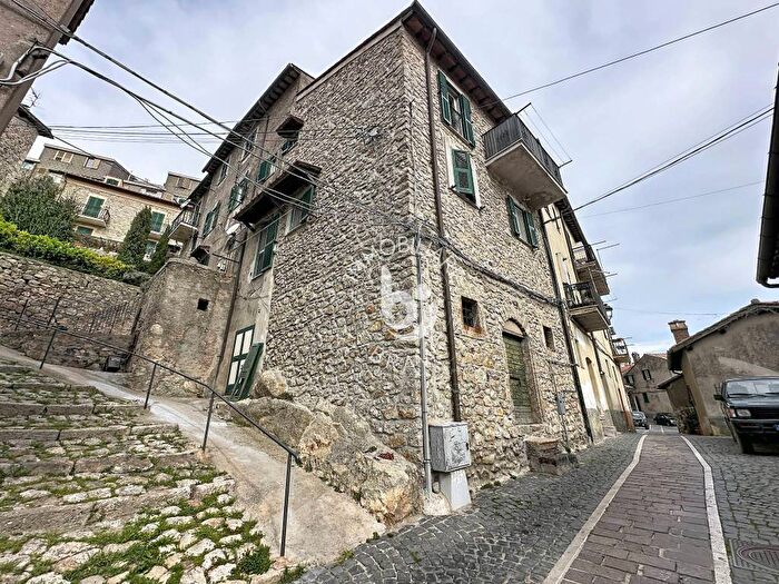 Appartamento bilocale in affitto in Via del Paradiso, Centro, Tolfa