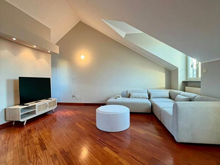 Appartamento trilocale in affitto in Via Massena, Crocetta, Torino