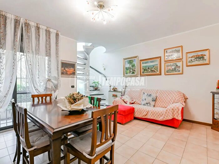 Casa trilocale in vendita in Via dellOntano, Rodano