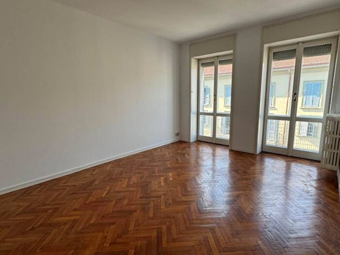 Appartamento trilocale in affitto in Via Macedonio Melloni, Piave Tricolore, Milano