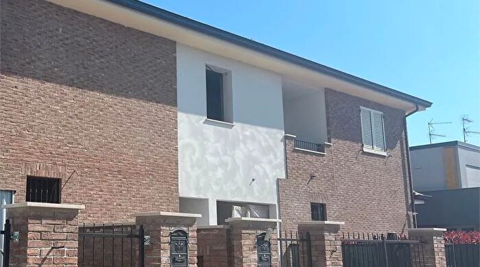 Appartamento con 5 locali in vendita in Via Morbidina Carpi Mo Carpi, Carpi