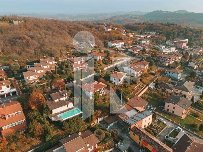 Casa con 8 locali in vendita in Castiglione Delle Stiviere