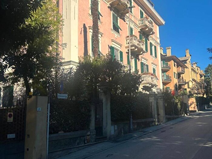 Appartamento con 6 locali in affitto in Via Flora, Albaro, Genova