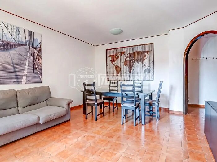 Appartamento trilocale in vendita in Via Alessandro Manzoni, Luino