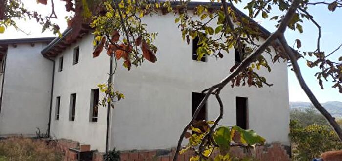 Casa con 6 locali in vendita in Via Passerella, Bettona