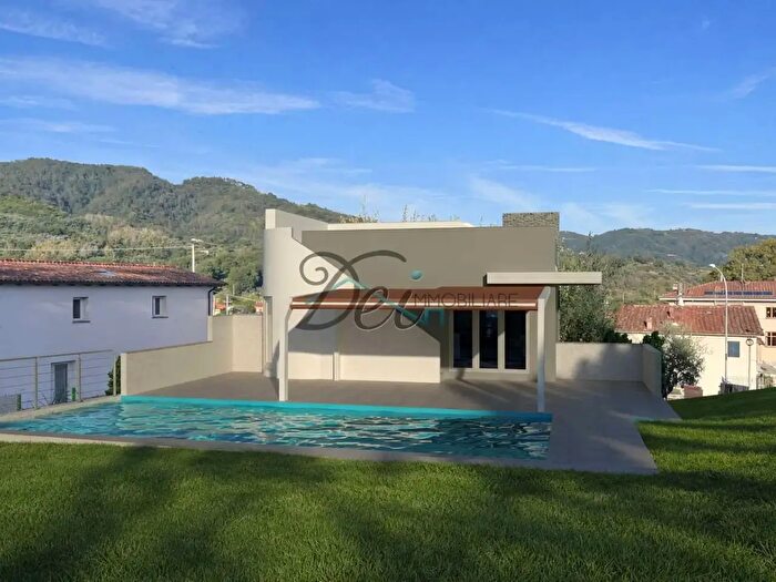 Casa con 10 locali in vendita in Via delle Vitialle, Capannori