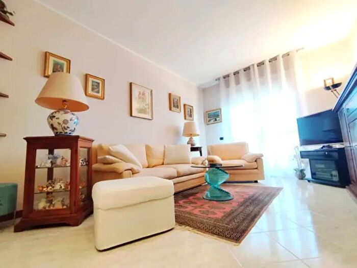 Appartamento trilocale in vendita in Via della Liberazione, Pero