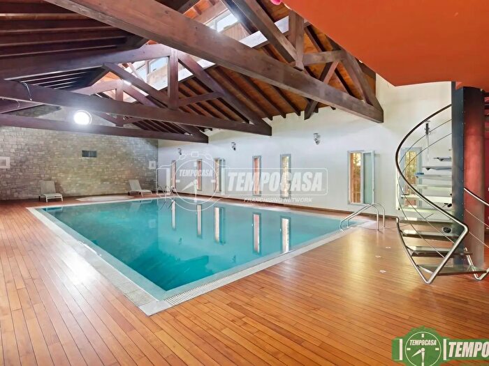 Casa con 6 locali in vendita in Via Francesco Cusani Cusanina, Caselle Lurani