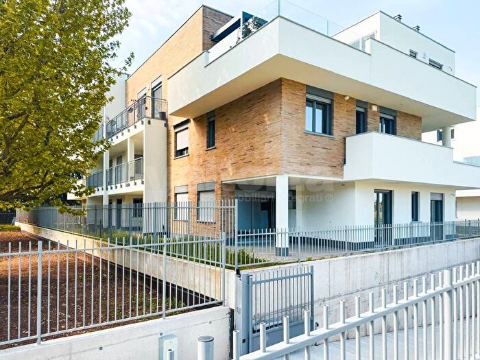 Appartamento trilocale in affitto in Via De Gasperi, San Fruttuoso, Monza