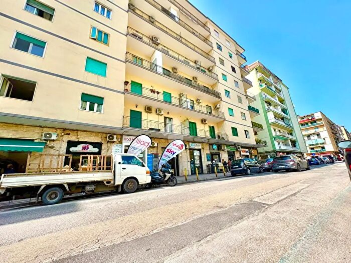 Appartamento quadrilocale in vendita in Via G Leopardi, Napoli