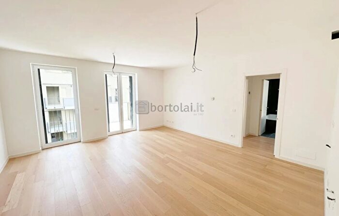 Appartamento con 6 locali in vendita in Via Molassana, Genova