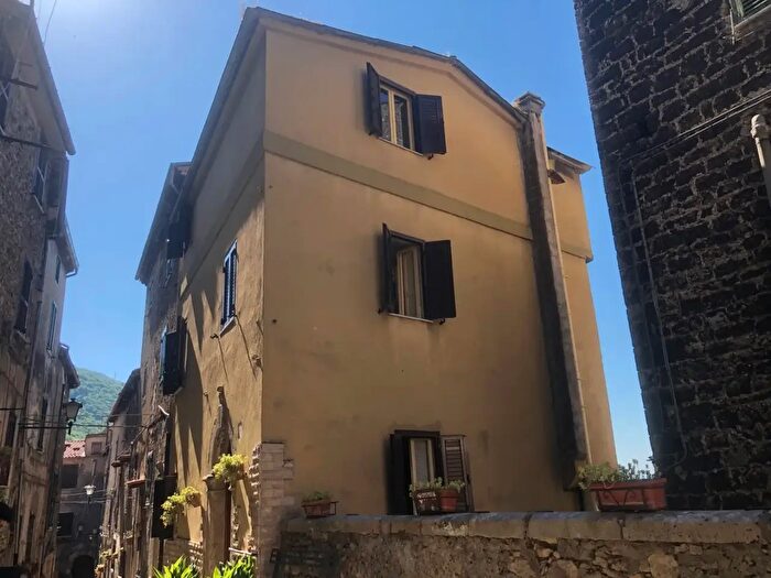 Casa con 5 locali in vendita in Via della Cisterna, Guarcino
