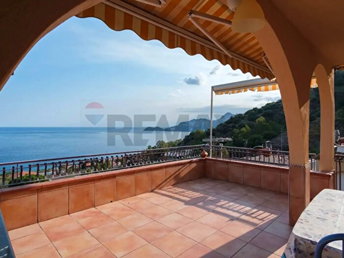 Appartamento con 5 locali in vendita in Contrada Sillemi, Letojanni