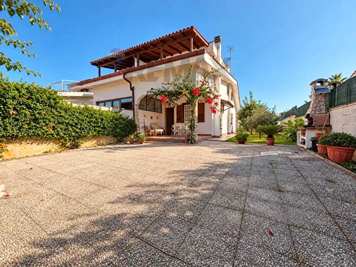 Casa con 6 locali in vendita in Viale Piave a, Ardea