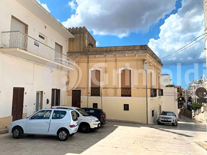 Casa con 7 locali in vendita in Piazza Indipendenza, Sannicola