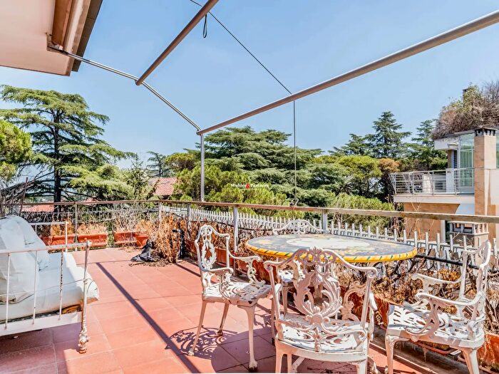 Appartamento con 10 locali in vendita in Viale Cortina dAmpezzo, Roma