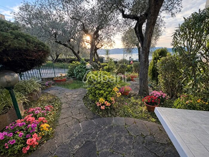 Appartamento con 5 locali in vendita in Lerici