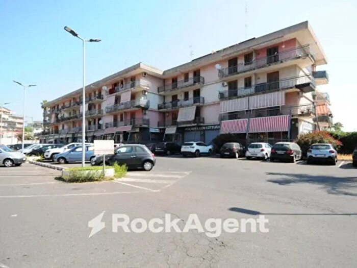 Appartamento trilocale in vendita in Via Santi Bonaccorsi, Aci Catena