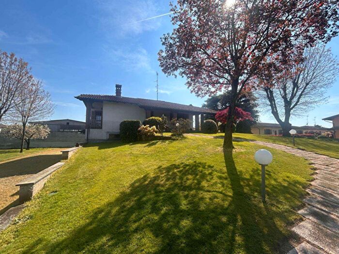 Casa con 5 locali in vendita in Garlasco