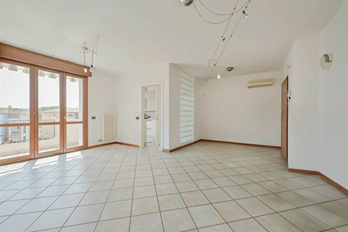 Appartamento con 6 locali in vendita in Piazza Aldo Moro Villorba, Villorba