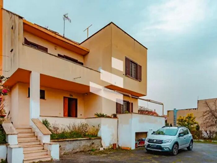 Casa con 6 locali in vendita in Via Godrano, Roma