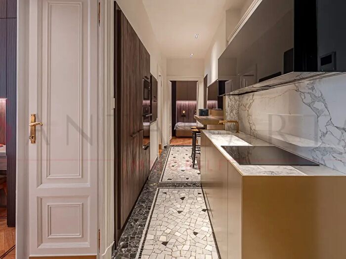 Appartamento trilocale in affitto in Via Fontana, Milano