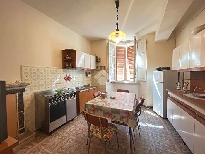 Appartamento trilocale in vendita in Via Franchi, Villa Basilica