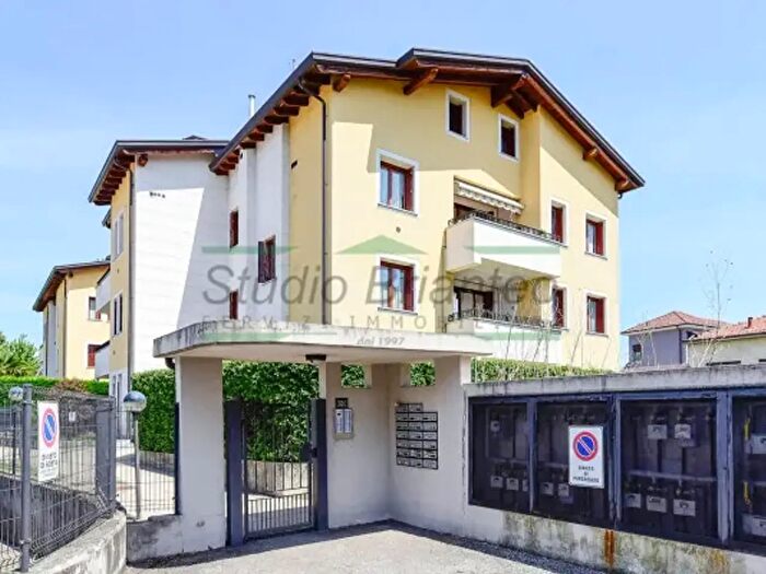 Appartamento trilocale in vendita in Via Generale Antonio Cantore, Giussano