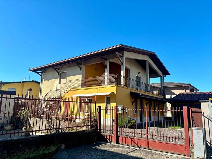 Casa con 5 locali in vendita in Via Cesare Battisti, Caravaggio