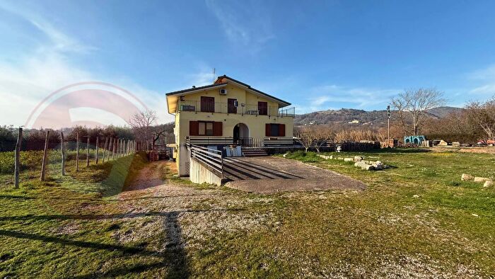 Appartamento con 7 locali in vendita in Via Taglia IV, Colfelice