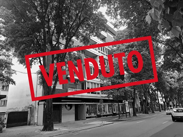 Appartamento con 7 locali in vendita in Via Antonio Caccia, Udine