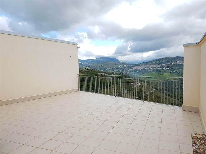 Appartamento con 5 locali in vendita in Via Principe Colonna, Giuliana