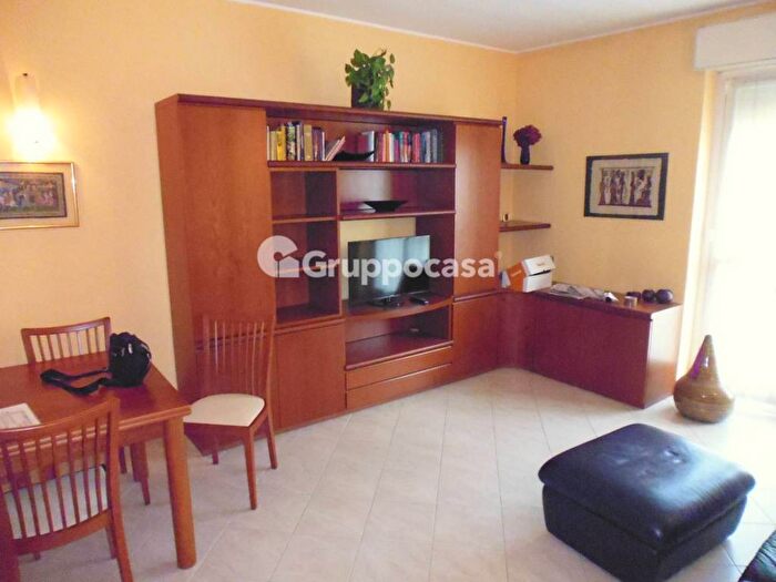 Appartamento trilocale in affitto in Via Zante, Quartiere Forlanini, Milano