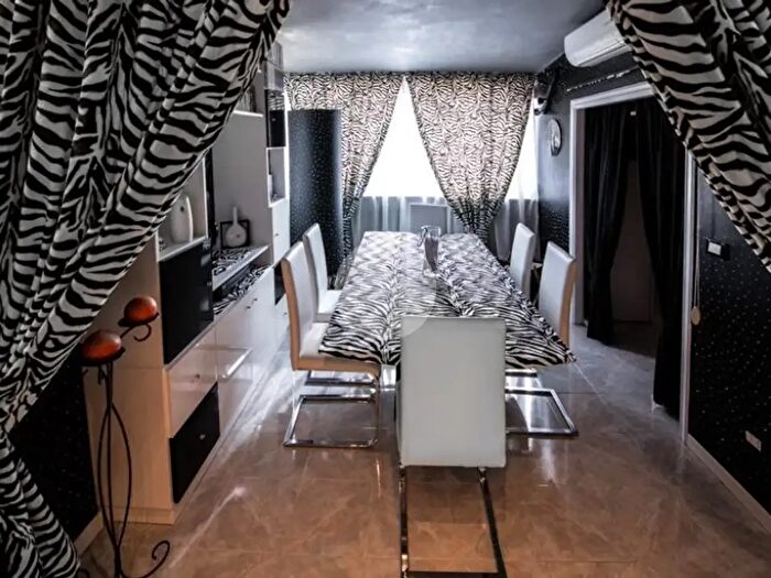 Appartamento trilocale in vendita in Via Aloisio Juvara, Palermo