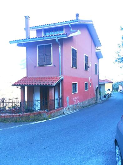 Casa con 5 locali in vendita in Via Roma, Caravonica