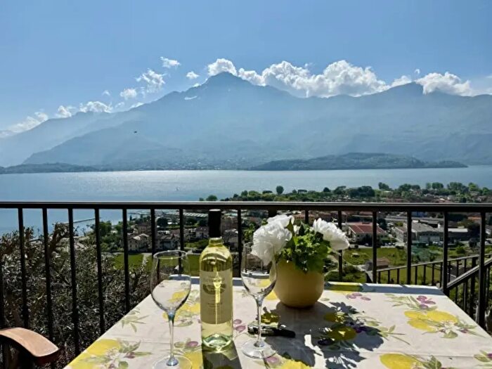 Appartamento quadrilocale in vendita in Via per Vercana, Domaso